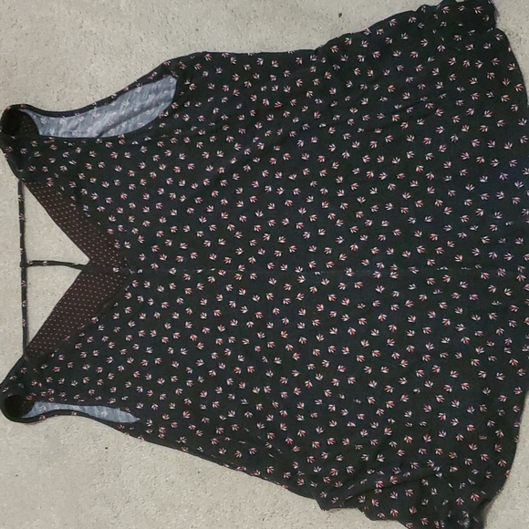 Maurcies Sleeveless Shirt - Picture 4 of 5